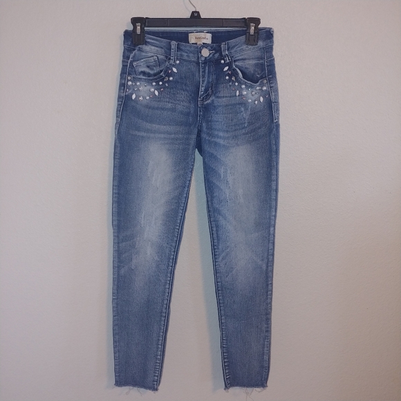 Rewind studded pearl embellishment raw hem jeans - Picture 3 of 8